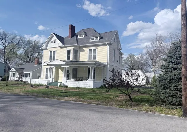 Homes for sale in Hopkinsville, KY | 314 E 16Th St, Hopkinsville, KY 42240 | MLS# 26013901