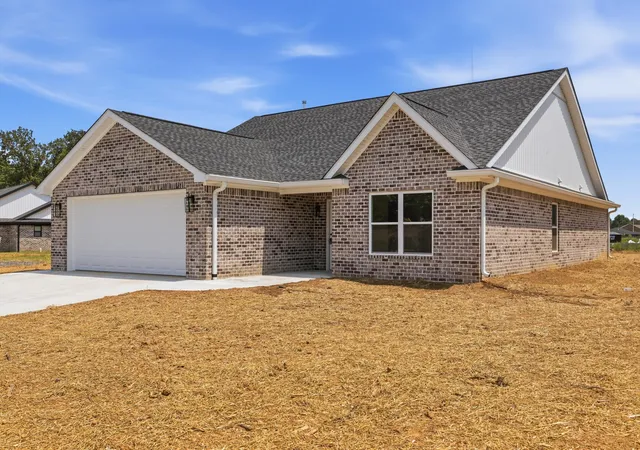 Photo 2 of Sale Pending at 110 Clover Crescent, Paducah, KY 42003 | MLS# 26022605 | Listing updated on 2026-08-22
