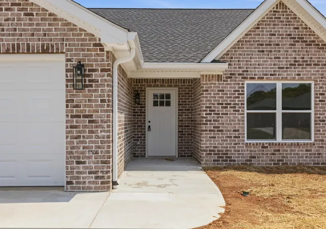 Photo 3 of Sale Pending at 110 Clover Crescent, Paducah, KY 42003 | MLS# 26022605 | Listing updated on 2026-08-22
