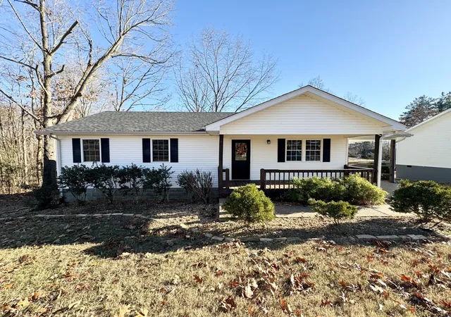 Homes for sale in Cadiz, KY | 509 Hillview Dr, Cadiz, KY 42211 | MLS# 26016857