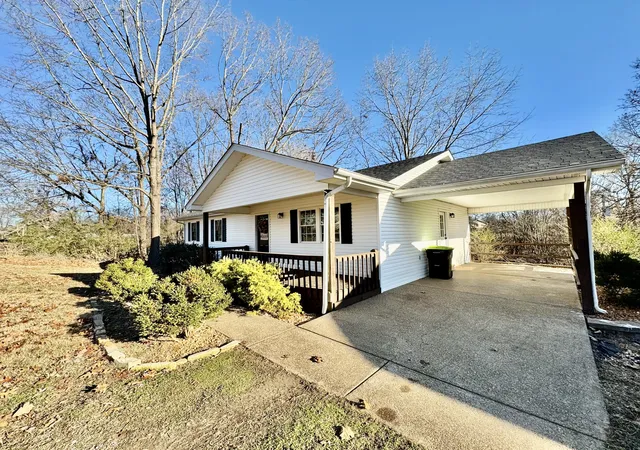 Homes for sale in Cadiz, KY | 509 Hillview Dr, Cadiz, KY 42211 | MLS# 26016857