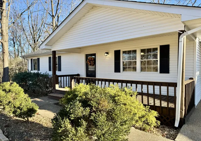 Homes for sale in Cadiz, KY | 509 Hillview Dr, Cadiz, KY 42211 | MLS# 26016857