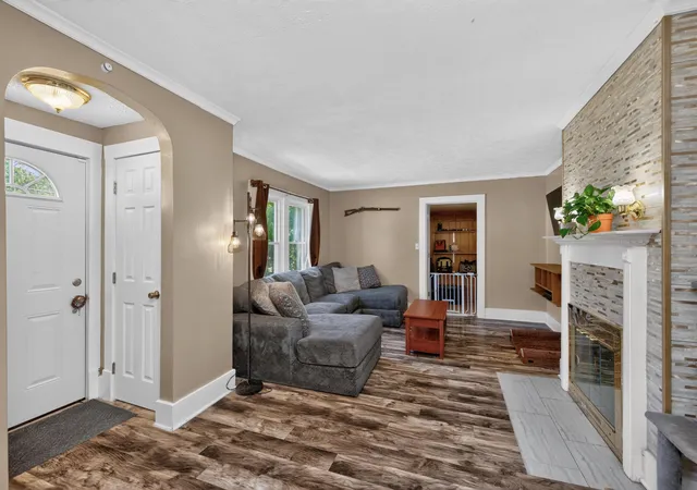 Homes for sale in Lawrenceburg, KY | 109 W Broadway St, Lawrenceburg, KY 40342 | MLS# 26013954