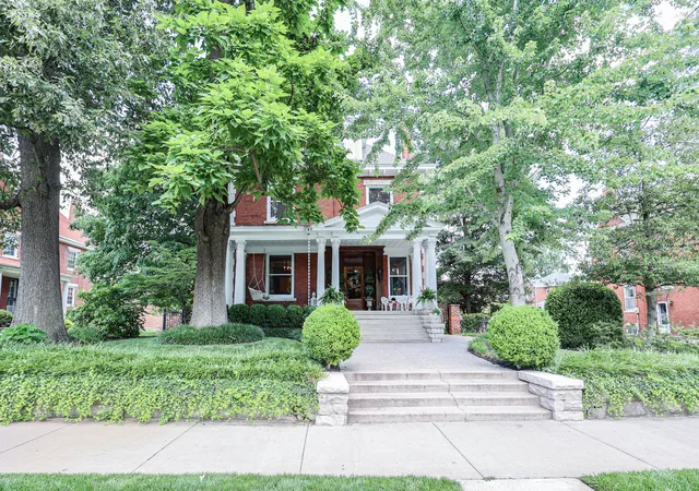 1st image of 220 Fountain Ave, Paducah, KY 42001 | MLS# 26015495