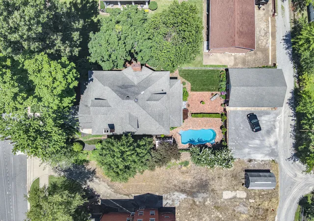 2nd image of 220 Fountain Ave, Paducah, KY 42001 | MLS# 26015495