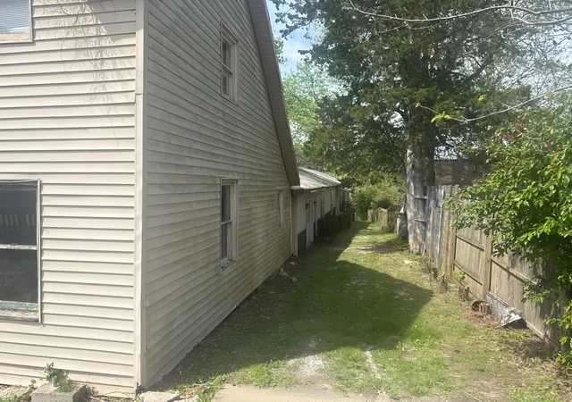 Homes for sale in Maysville, KY | 2015 Old Main St, Maysville, KY 41056 | MLS# 26013965