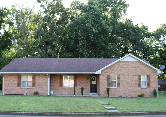 Photo 1 of Single family home for sale at 1006 Dogwood Ln, Fulton, KY 42041 | MLS# 26014127 | Listing updated on 2026-08-31