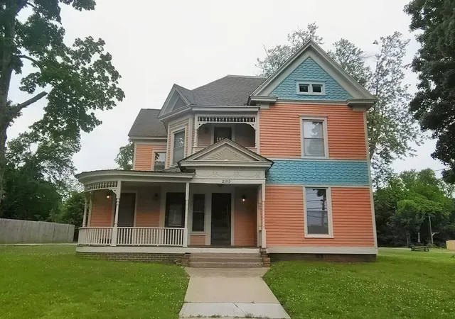 Homes for sale in Hopkinsville, KY | 2103 S Virginia St, Hopkinsville, KY 42240 | MLS# 26013953
