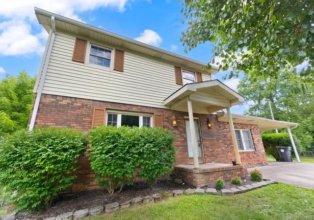 Homes for sale in Corbin, KY | 697 Oaklawn Cir, Corbin, KY 40701 | MLS# 26014131