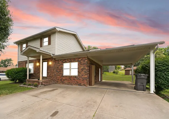 Photo 3 of Single family home for sale at 697 Oaklawn Cir, Corbin, KY 40701 | MLS# 26014131 | Listing updated on 2026-10-02