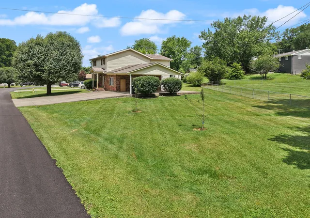 Photo 3 of Single family home for sale at 697 Oaklawn Cir, Corbin, KY 40701 | MLS# 26014131 | Listing updated on 2026-10-02
