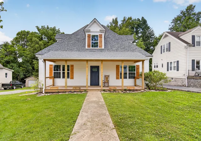 Homes for sale in Danville, KY | 616 E Main St, Danville, KY 40422 | MLS# 26013989