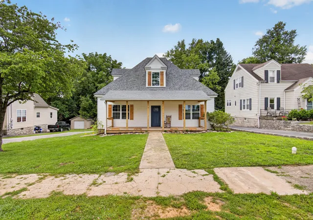 Homes for sale in Danville, KY | 616 E Main St, Danville, KY 40422 | MLS# 26013989