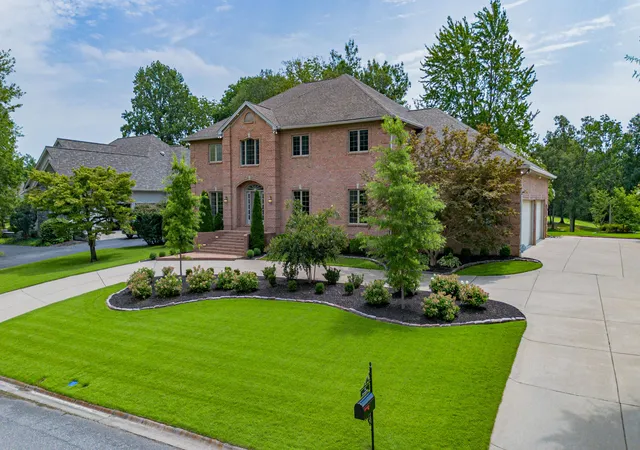 Photo 1 of Mansion for sale at 140 Prestwick Pl, Paducah, KY 42001 | MLS# 26021614 | Listing updated on 2026-08-12
