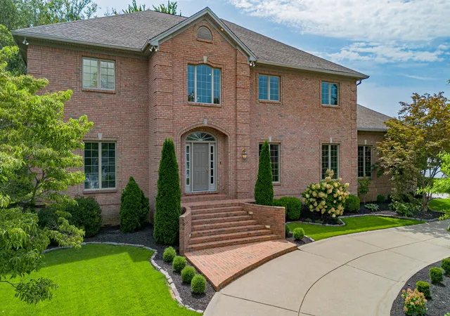 Photo 3 of Mansion for sale at 140 Prestwick Pl, Paducah, KY 42001 | MLS# 26021614 | Listing updated on 2026-08-12