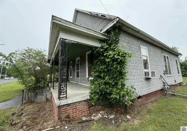 Photo 2 of Single family home for sale at 1244 N 12th Street, Paducah, KY 42001 | MLS# 26019381 | Listing updated on 2026-09-15