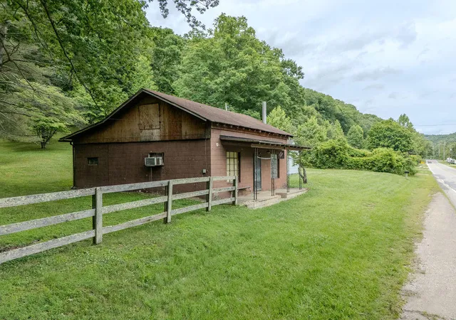 Photo 2 of Single family home for sale at 3570 State Hwy 60 E, Morehead, KY 40351 | MLS# 26013990 | Listing updated on 2026-06-16
