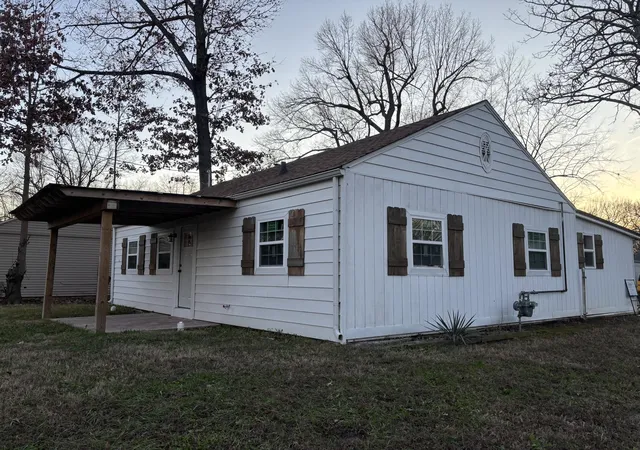 3rd image of 949 N 26Th St, Paducah, KY 42001 | MLS# 26014184