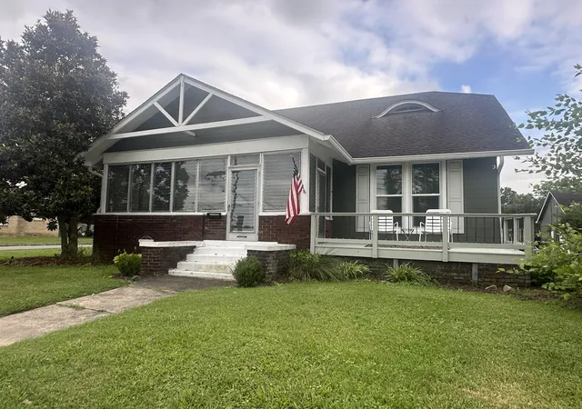 Homes for sale in Murray, KY | 1001 Main St, Murray, KY 42071 | MLS# 26017717