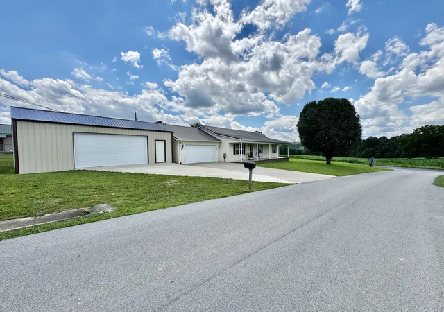 Homes for sale in Somerset, KY | 17 Northridge Dr, Somerset, KY 42503 | MLS# 26014166
