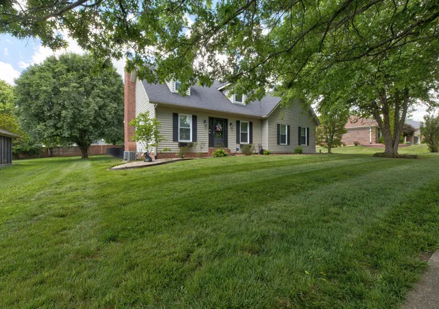 Homes for sale in Winchester, KY | 19 Fontaine Blvd, Winchester, KY 40391 | MLS# 26014243