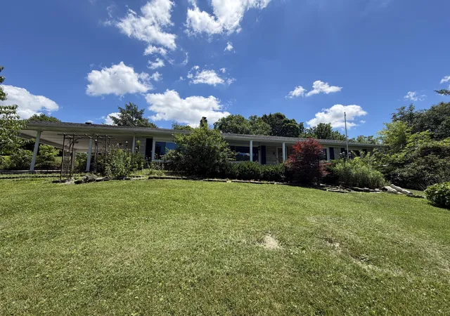 Homes for sale in Mount Vernon, KY | 303 Freedom School Rd, Mount Vernon, KY 40456 | MLS# 26014355