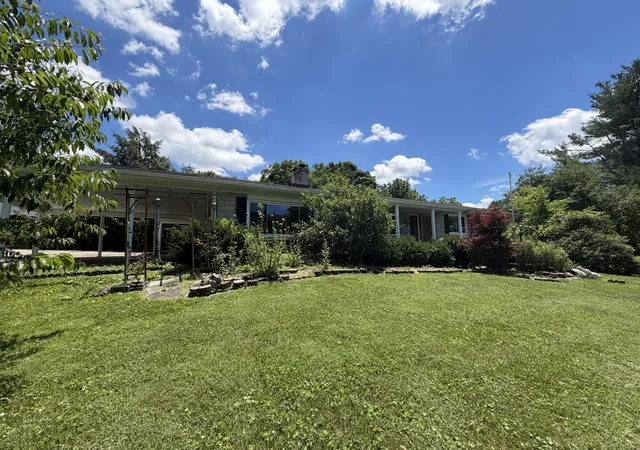 Homes for sale in Mount Vernon, KY | 303 Freedom School Rd, Mount Vernon, KY 40456 | MLS# 26014355