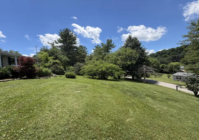 Homes for sale in Mount Vernon, KY | 303 Freedom School Rd, Mount Vernon, KY 40456 | MLS# 26014355