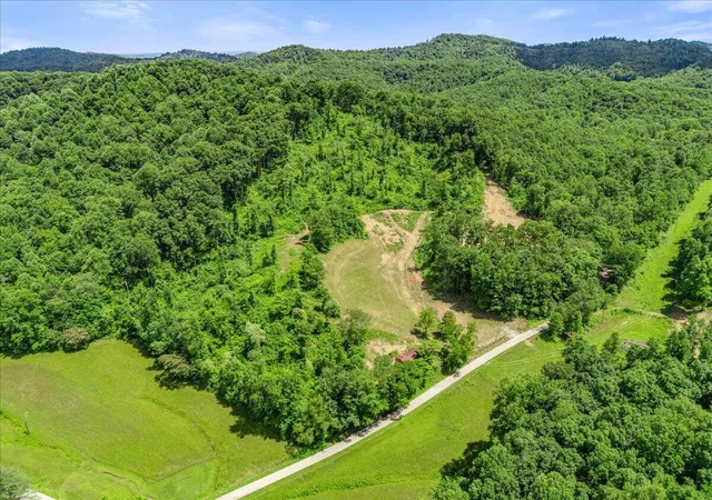 2nd image of 520 Gregory Tuttle Rd, London, KY 40744 | MLS# 26014575