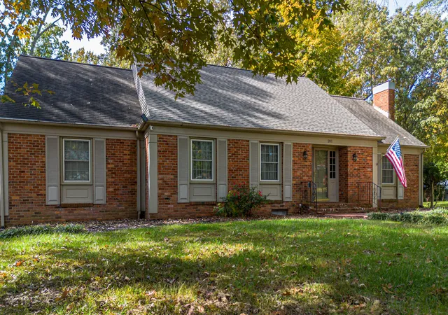 1st image of 201 Maxfield Dr, Paducah, KY 42001 | MLS# 26014091