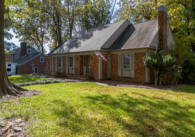 3rd image of 201 Maxfield Dr, Paducah, KY 42001 | MLS# 26014091