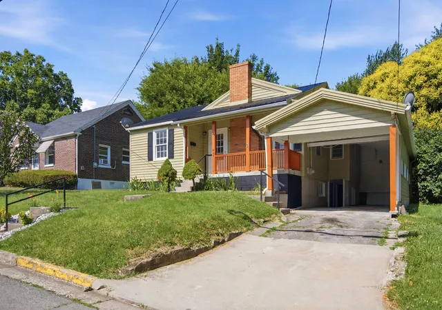 Photo 2 of Sale Pending at 403 N 4th Street, Danville, KY 40422 | MLS# 26014066 | Listing updated on 2026-09-09