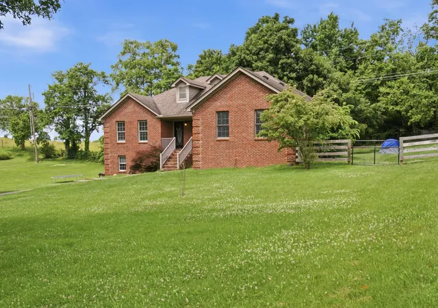 Photo 3 of Sale Pending at 1321 Travis Dr, Richmond, KY 40475 | MLS# 26014083 | Listing updated on 2026-10-01