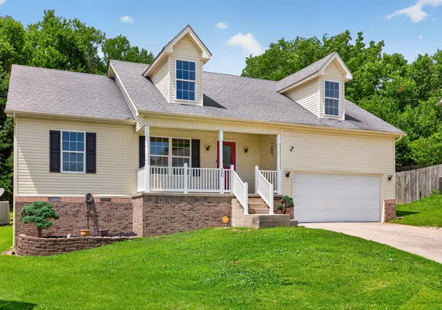 Photo 3 of Sale Pending at 209 Connie Ln, Winchester, KY 40391 | MLS# 26015653 | Listing updated on 2026-09-13