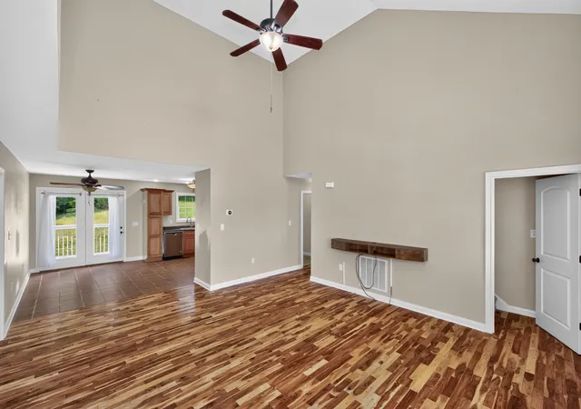 Photo 4 of Sale Pending at 209 Connie Ln, Winchester, KY 40391 | MLS# 26015653 | Listing updated on 2026-09-13