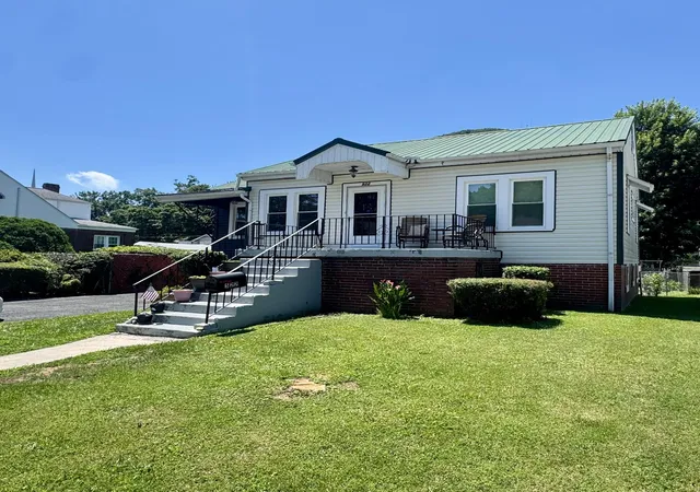 Homes for sale in Pineville, KY | 522 W Virginia, Pineville, KY 40977 | MLS# 26014101