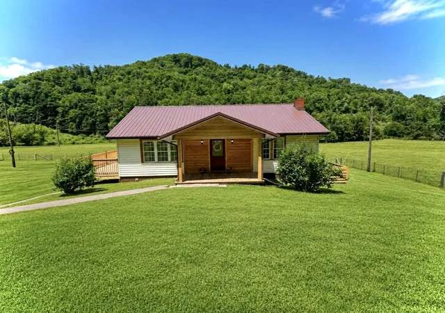 Homes for sale in Pineville, KY | 2082 Kentucky 92, Pineville, KY 40977 | MLS# 26014208