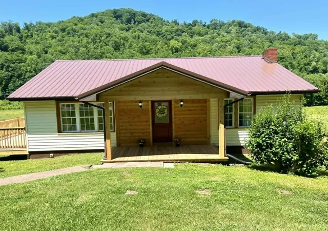 Homes for sale in Pineville, KY | 2082 Kentucky 92, Pineville, KY 40977 | MLS# 26014208