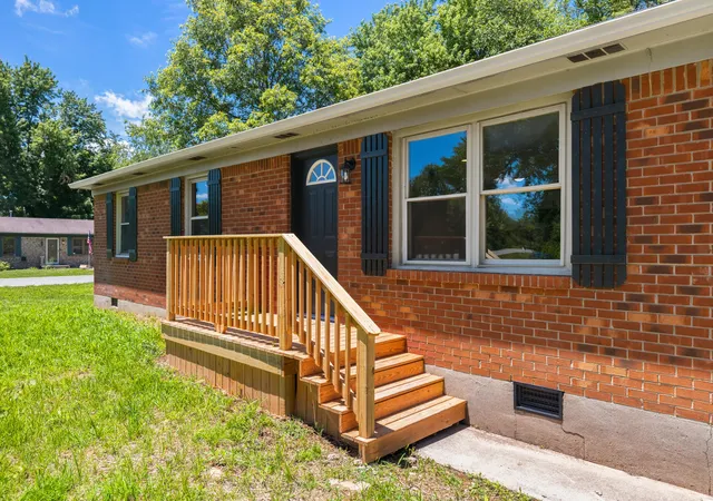 2nd image of 113 Cherry Ln, Frankfort, KY 40601 | MLS# 26014441
