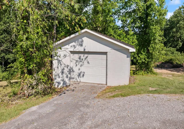 Photo 3 of Single family home for sale at 288 Jones Dr, Russell Springs, KY 42642 | MLS# 26014148 | Listing updated on 2026-10-01