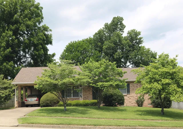 Homes for sale in Paris, KY | 106 Clinton Dr, Paris, KY 40361 | MLS# 26014153
