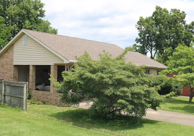 Homes for sale in Paris, KY | 106 Clinton Dr, Paris, KY 40361 | MLS# 26014153