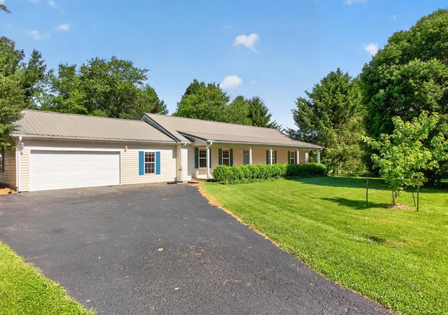 Homes for sale in Harrodsburg, KY | 600 Ison Ln, Harrodsburg, KY 40330 | MLS# 26014811