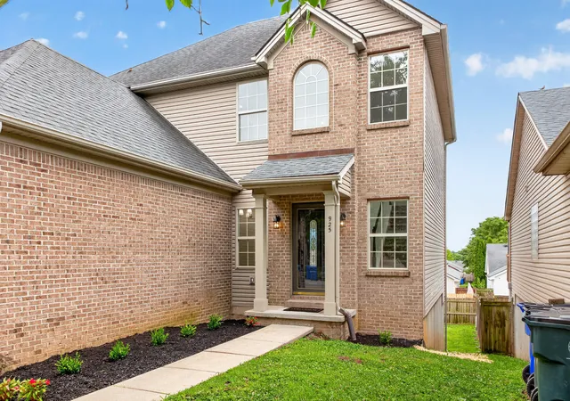 Photo 1 of Single family home for sale at 925 Winding Oak Trl, Lexington, KY 40511 | MLS# 26014267 | Listing updated on 2026-08-30