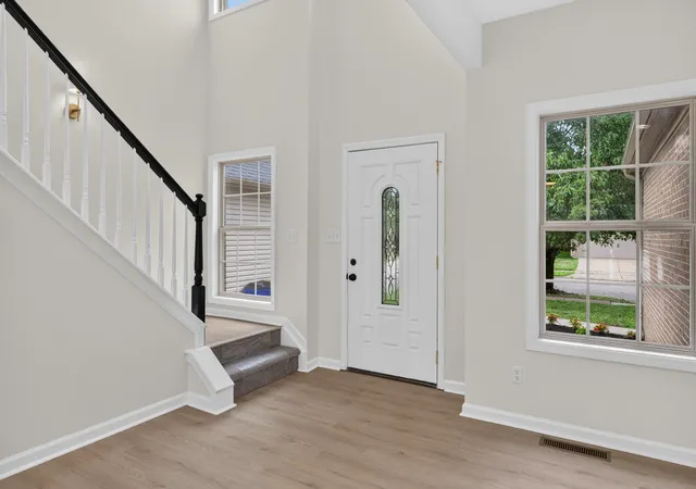 Photo 3 of Single family home for sale at 925 Winding Oak Trl, Lexington, KY 40511 | MLS# 26014267 | Listing updated on 2026-08-30
