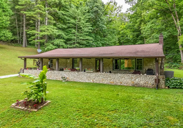 Homes for sale in Olive Hill, KY | 16596 W Us Hwy 60, Olive Hill, KY 41164 | MLS# 26014219