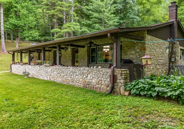 Homes for sale in Olive Hill, KY | 16596 W Us Hwy 60, Olive Hill, KY 41164 | MLS# 26014219