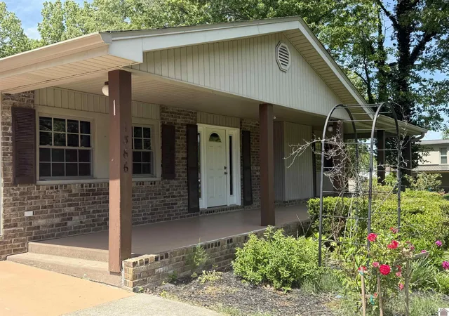 Homes for sale in Benton, KY | 1366 Scottsdale Dr, Benton, KY 42025 | MLS# 26017250