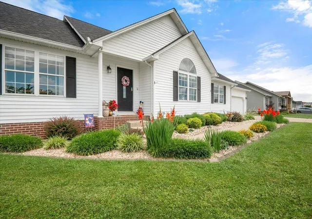 Homes for sale in London, KY | 274 Brookside Dr, London, KY 40744 | MLS# 26014232