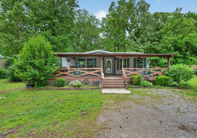 Photo 2 of Single family home for sale at 1911 Husband Rd, Paducah, KY 42003 | MLS# 26014244 | Listing updated on 2026-06-18